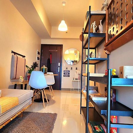 Spacious 7U Homey Unit Steps Away From Uptown Mall And Mitsukoshi Mall Free Parking With Washer Manila Exteriér fotografie