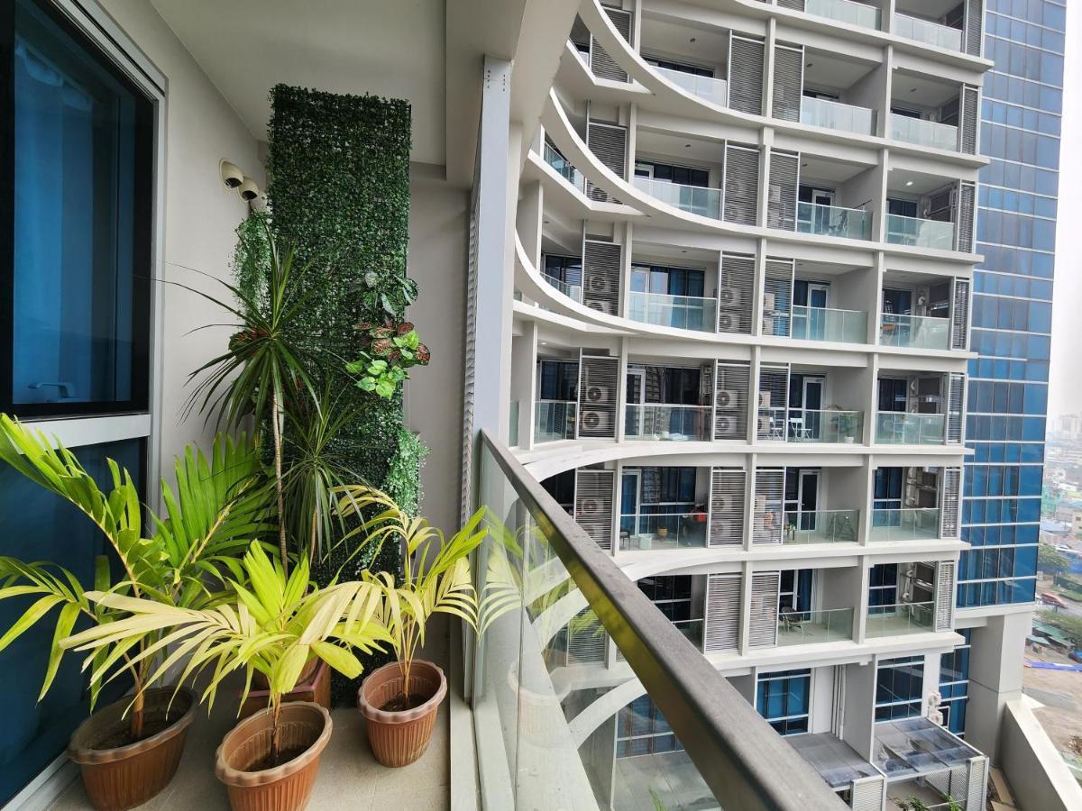 Spacious 7U Homey Unit Steps Away From Uptown Mall And Mitsukoshi Mall Free Parking With Washer Manila Exteriér fotografie