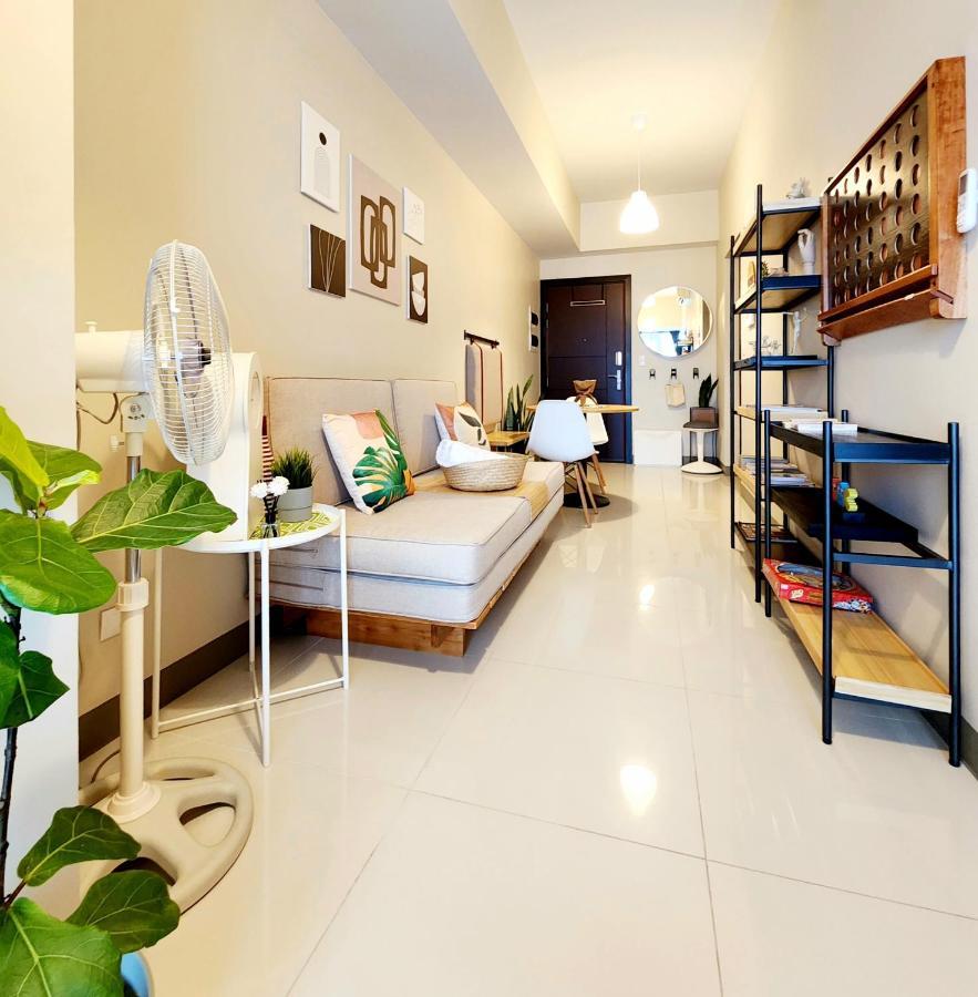 Spacious 7U Homey Unit Steps Away From Uptown Mall And Mitsukoshi Mall Free Parking With Washer Manila Exteriér fotografie