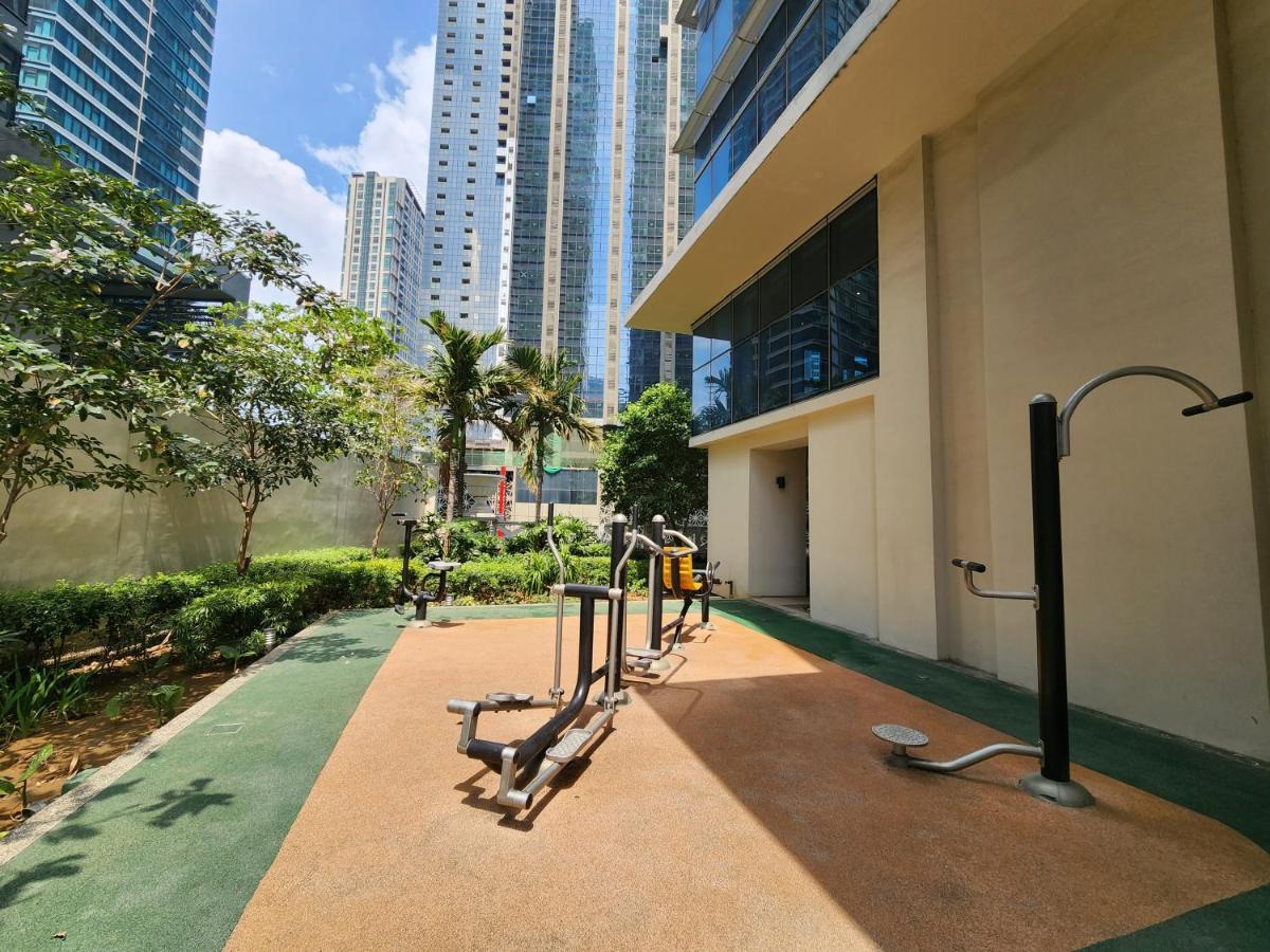 Spacious 7U Homey Unit Steps Away From Uptown Mall And Mitsukoshi Mall Free Parking With Washer Manila Exteriér fotografie