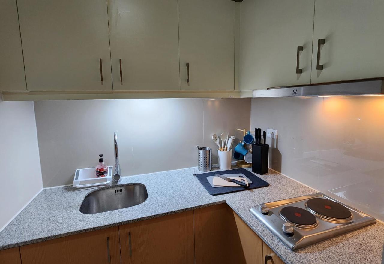Spacious 7U Homey Unit Steps Away From Uptown Mall And Mitsukoshi Mall Free Parking With Washer Manila Exteriér fotografie