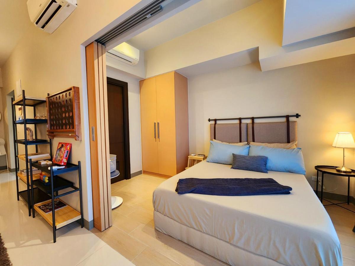 Spacious 7U Homey Unit Steps Away From Uptown Mall And Mitsukoshi Mall Free Parking With Washer Manila Exteriér fotografie